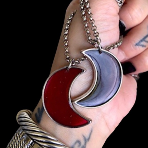 Red epoxy & glitter resin crecent moon necklace - Picture 2 of 10